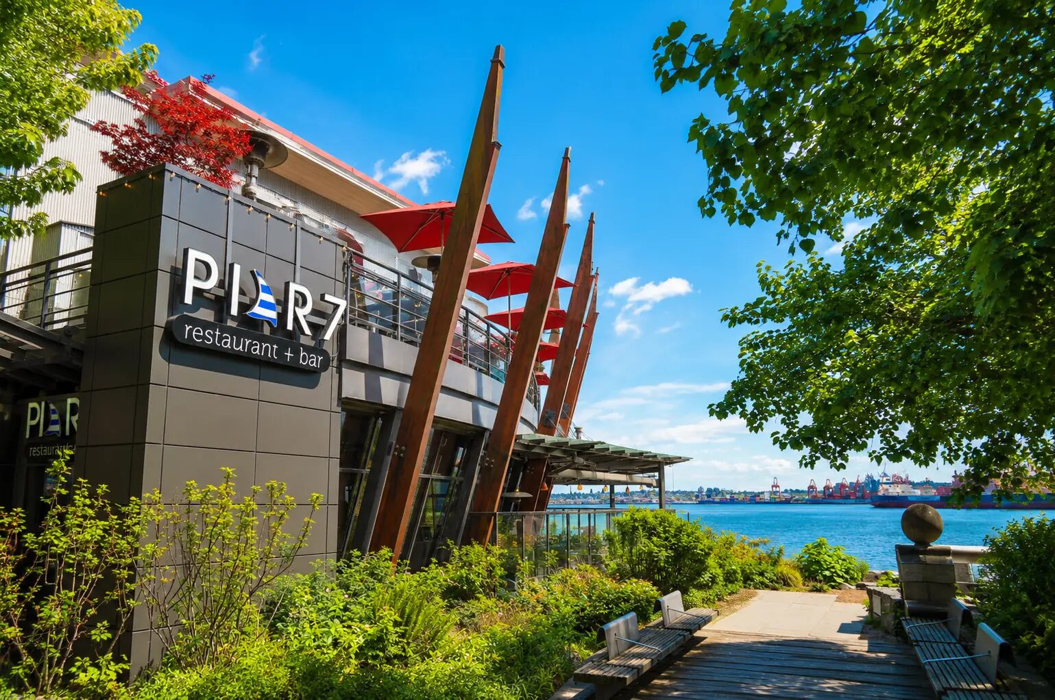 Pier 7 Restaurant & Bar